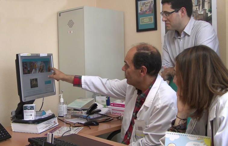 El SERGAS propone a su personal reuniones caminando como hábito saludable en vez de charlar parados ​