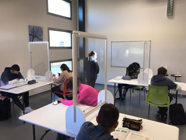 El Ayuntamiento de Paterna (Valencia), a través de la Casa de la Juventud, ha puesto en marcha un Aula de Refuerzo para que los alumnos y alumnas de la ESO que lo necesiten puedan recibir apoyo académico personalizado.