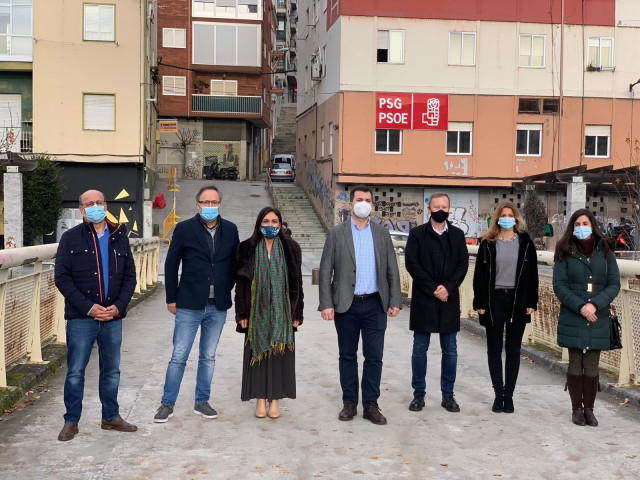 El secretaro xeral del PSdeG, Gonzalo Caballero, con cargos socialistas en Ourense