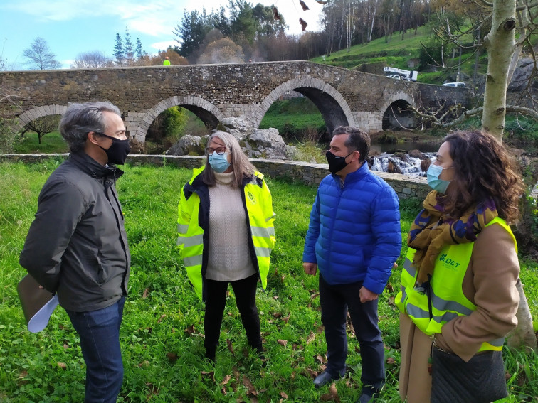 Inician los trabajos para la rehabilitación del puente medieval de Furelos, en Melide