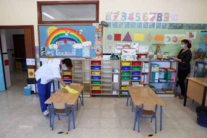 Ya hay menos de un millar de afectados en los colegios gallegos, con 50 aulas y tres centros cerrados