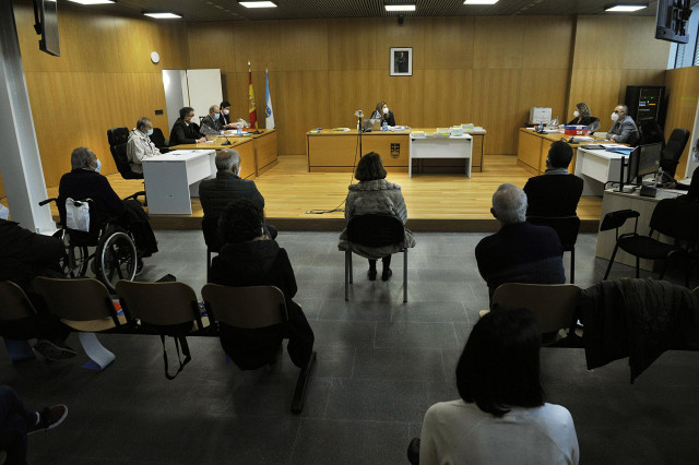 (I-D) El exconcejal del PSdeG Alfonso Prado; el exalcalde del PSdeG y actual concejal en O Carballiño por Espazo Común,  Manuel 'Pachi' Vázquez; la exconcejala de Asuntos Sociales, Elisa Domíngez; el exalcalde y exconcejal del PSdeG de O Carballiño, Carlo