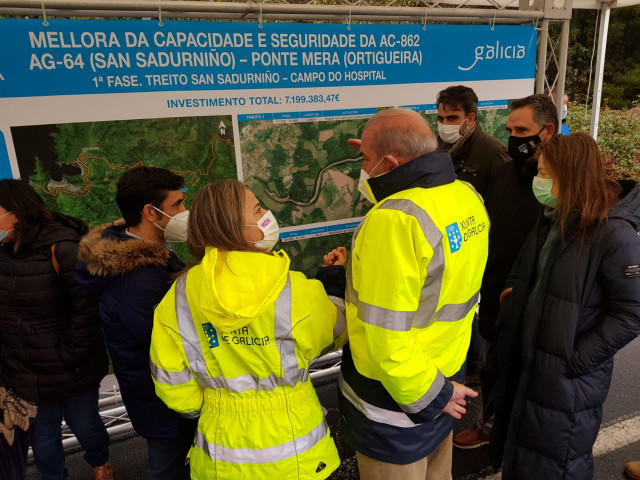 La conselleira de Infraestruturas, Ethel Vázquez, en su visita a las obras de San Sadurniño