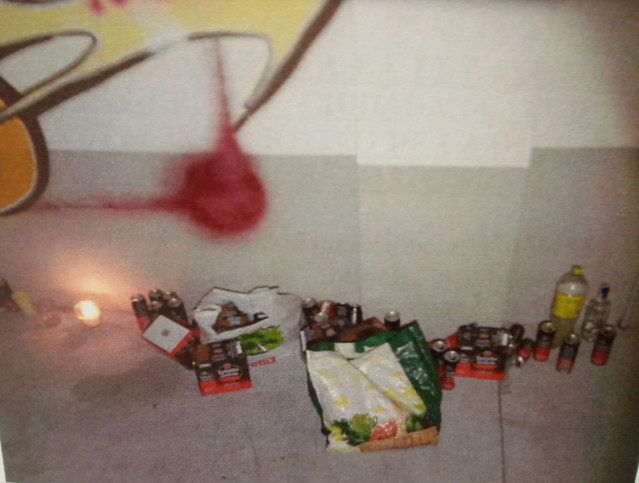 Bebidas halladas en una de las fiestas descubiertas