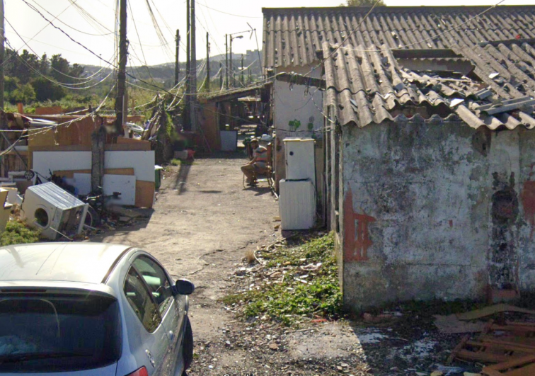 Docenas de positivos en un brote en Narón con el foco en el poblado chabolista de Freixeiro