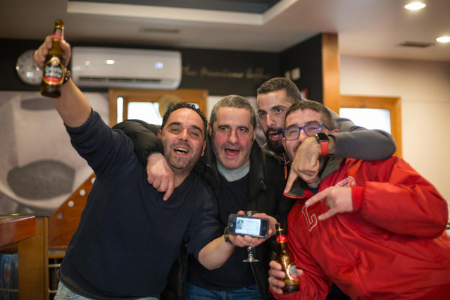 Algunos de los agraciados por el Segundo Premio del Sorteo Extraordinario de Lotería de Navidad 2019