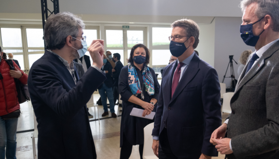 Xoel en la presentación de la campaña del Xacobeo con Feijóo y Rueda