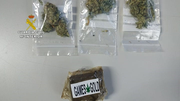 Detienen a un vecino de Noia por vender presuntamente droga a menores a la puerta del Colegio María Assumpta