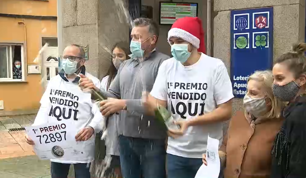 Celebrando el Gordo de Navidad en O Grove en una imagen de la CRTVG