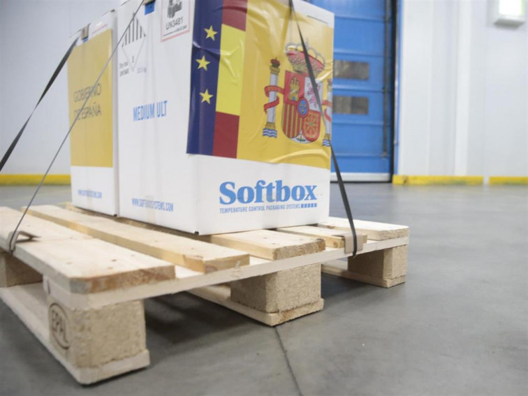 Aterrizan en España las primeras dosis de la vacuna de Pfizer que empezará a distribuirse este domingo