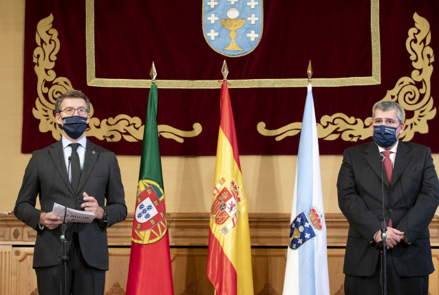 El presidente de la Xunta, Alberto Núñez Feijóo, y el presidente de la Comisión de Coordinación de Desenvolvemento Rexional do Norte de Portugal, António Cunha, tras una reunión.