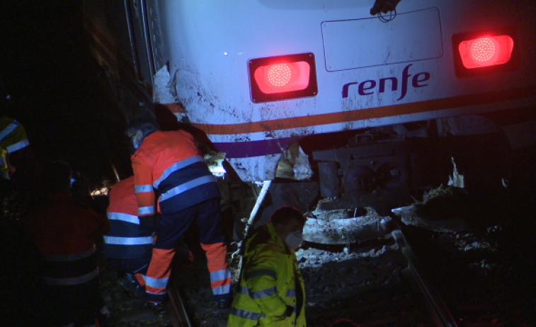 Descarrila en Oza-Cesuras un vagón de tren, pero no hay heridos entre los 19 pasajeros