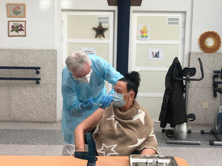 Galicia ha administrado el 86% de sus vacunas de Pfizer y Moderna contra la Covid-19