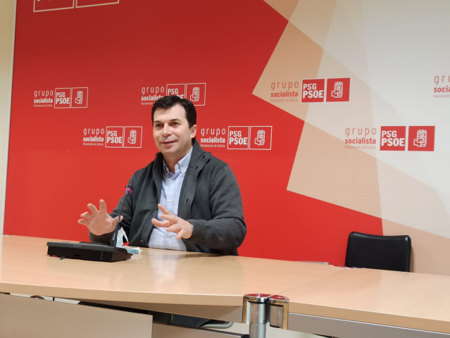 El secretario xeral del PSdeG, Gonzalo Caballero, en rueda de prensa