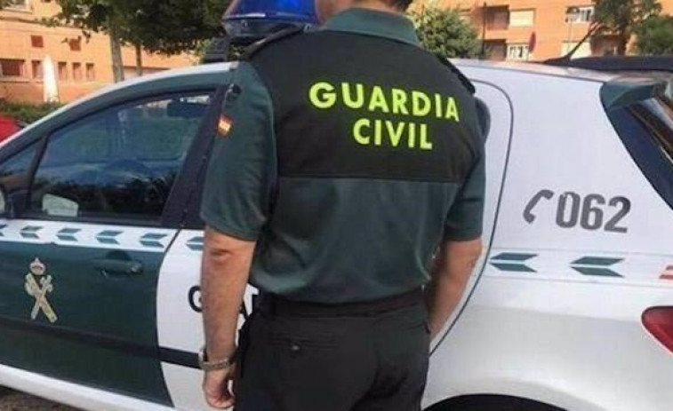 Roba 900 euros a su padre y finge un robo en la vivienda para encubrir su propio hurto en Serra de Outes