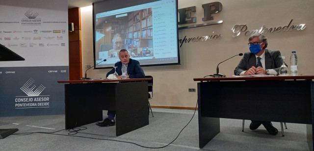 El presidente de la Confederación de Empresarios de Pontevedra, Jorge Cebreiros, durante una reunión de la Comisión Permanente, en la que se presentaron varios estudios sobre digitalización de empresas y mejora de los planes de inserción laboral.