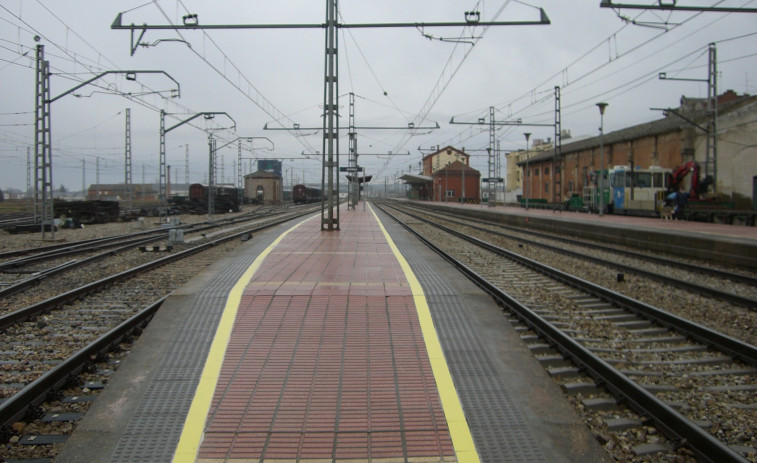 Licitan por 5,7 millones de euros para adecuar el tramo ferroviario de 10 km entre Ourense y Monforte
