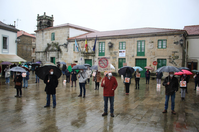 Concentración para pedir al Ayuntamiento de Melide (A Coruña) la reapertura del mercado dominical