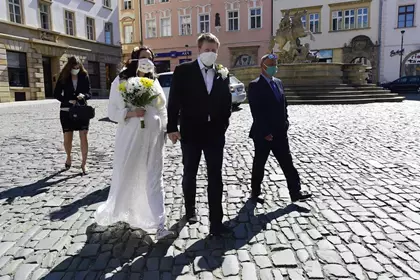 Solo convivientes en los banquetes de las bodas gallegas, ordena la Xunta en sus restricciones