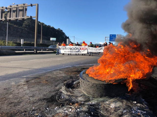 Trabajadores de Alu Ibérica en una movilización durante la huelga para exigir la readmisión de una compañera