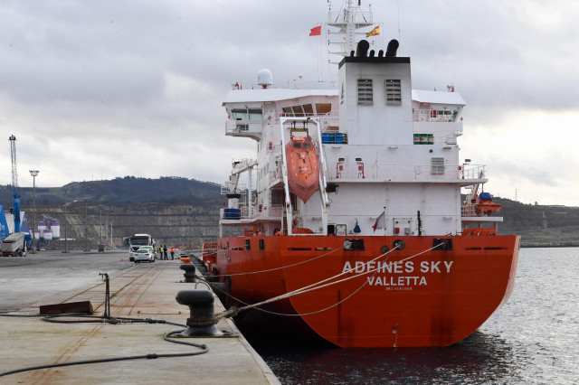 Barco atracado con avería en el puerto de A Coruña