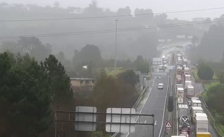 Problemas en las fronteras con Portugal el primer día laborable con las fronteras casi cerradas