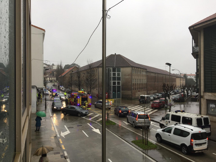 La explosión de una arqueta corta la luz a los vecinos de Galeras en Santiago de Compostela