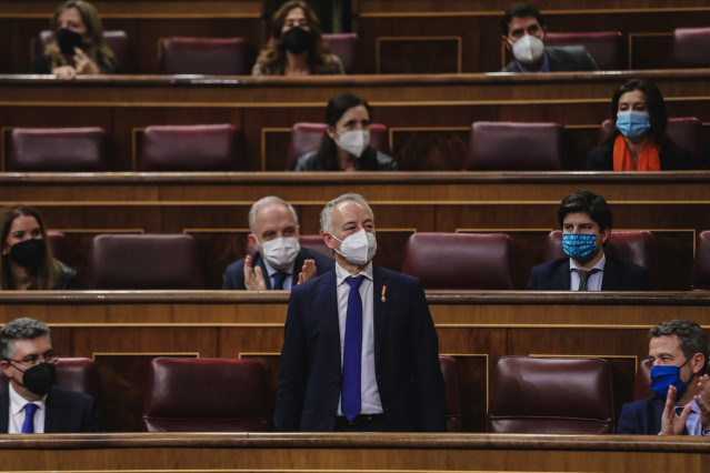 Juan Constenla (PP) toma posesión de su acta como diputado en el Congreso.