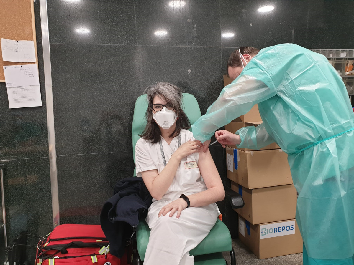 Prosigue el proceso de vacunación del personal sanitario en Galicia.