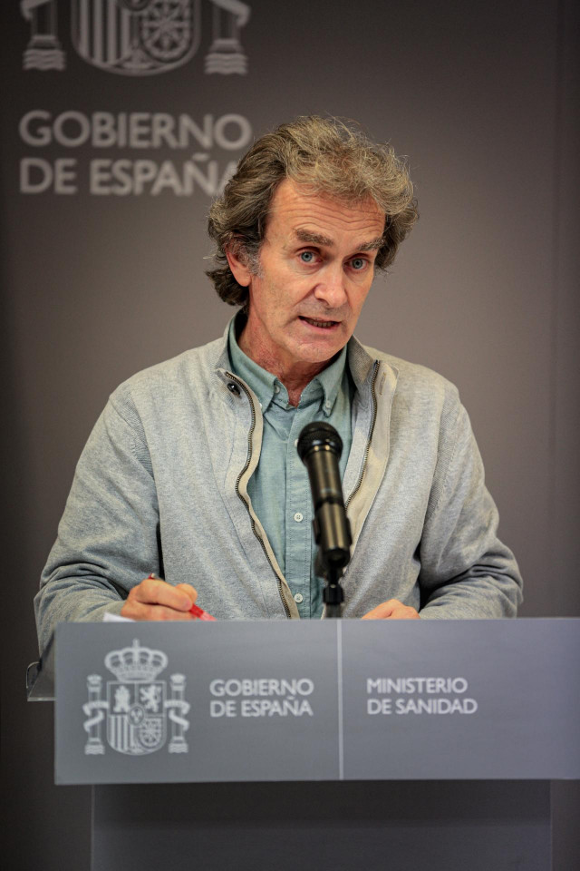 El director del Centro de Coordinación de Alertas y Emergencias Sanitarias (CCAES), Fernando Simón durante una rueda de prensa convocada ante los medios de comunicación en el Ministerio de Sanidad para informar sobre la evolución del coronavirus, en Madri