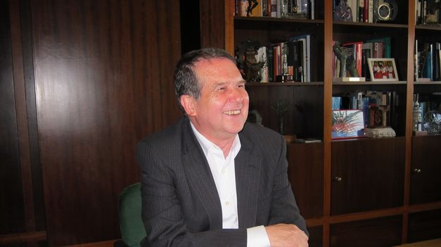 Abel Caballero renuncia a tener coche oficial como presidente de la FEMP