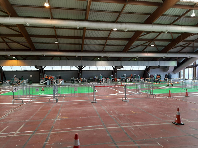 Dispositivo de cribado masivo en el recinto ferial de Amio, en Santiago de Compostela, Galicia (España), a 30 de enero de 2021.