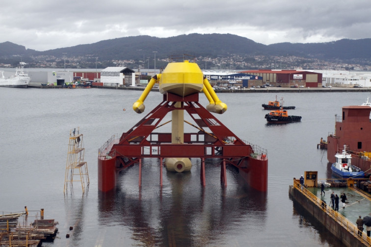 Botadura del trimarán de Magallanes en en el astiellero Cardama de Vigo, tras seis meses de montaje