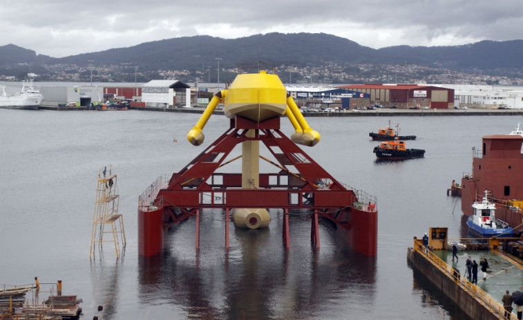 Botadura del trimarán de Magallanes en en el astiellero Cardama de Vigo, tras seis meses de montaje