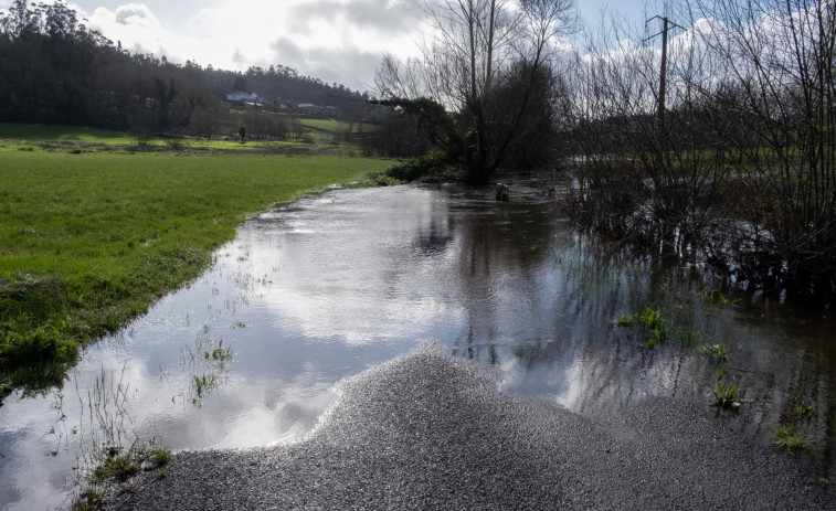 Desbordamientos de los ríos Tambre y Arnoia causan varios cortes de carreteras en Santiago y Ourense