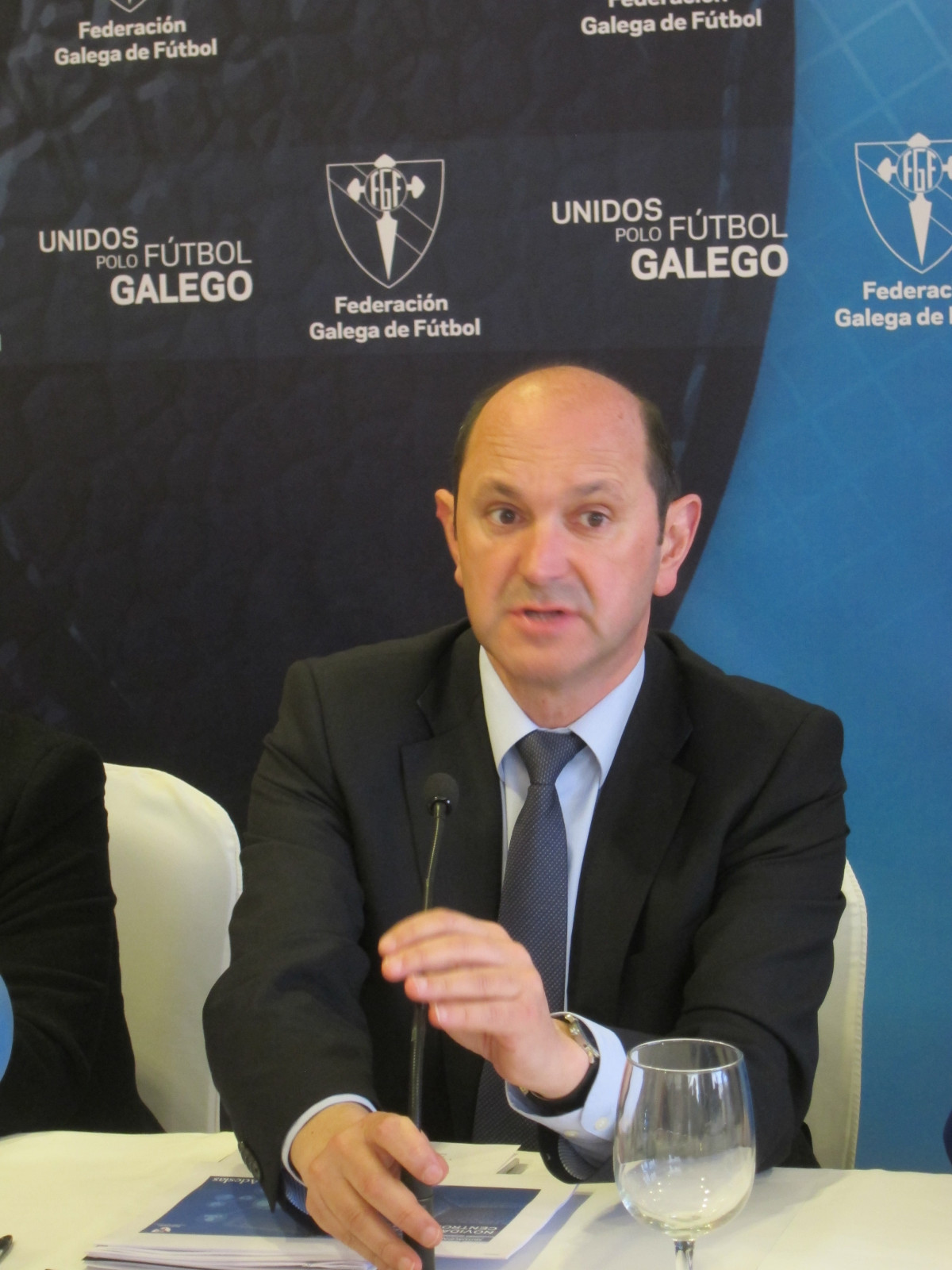 El presidente de la Federación Galega de Fútbol, Rafael Louzán