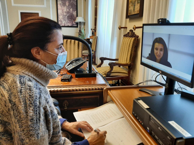 La subdelegada del Gobierno en Lugo, Isabel Rodríguez, en reunión con la responsable provincial del SEPE, Estefanía Pita