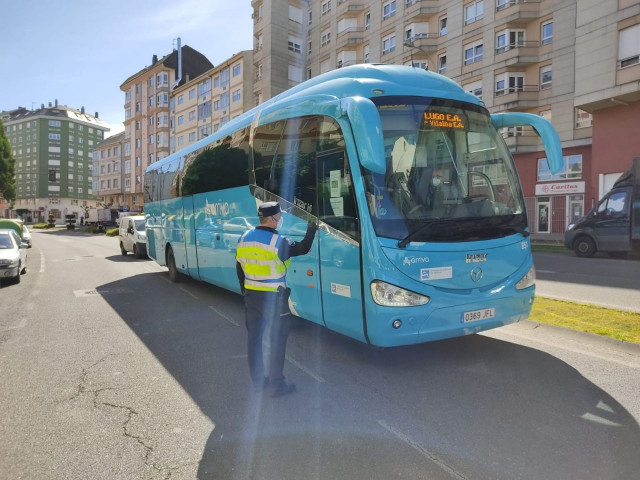 Control de vehículo de la Policía Local de Lugo.