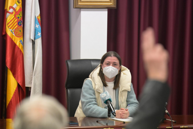 La alcaldesa de Boimorto , María Jesús Novo, durante un pleno extraordinario en el Ayuntamiento de la localidad, en Boimorto, A Coruña, Galicia (España), a 12 de febrero de 2021.