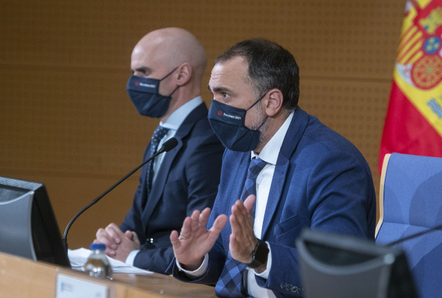 El conselleiro de Sanidade, Julio García Comesaña, en rueda de prensa.