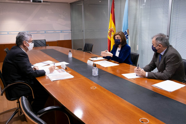 Reunión entre la conselleira de Medio Ambiente, Territorio e Vivenda, Ángeles Vázquez, y el presidente da Confederación de Empresarios de Galicia (CEG), Juan Manuel Vieites