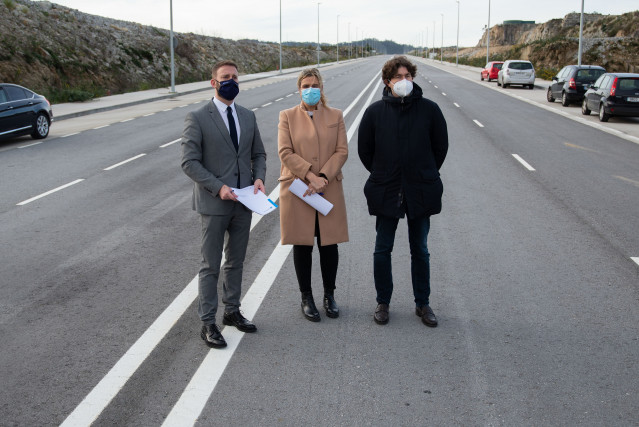 El delegado territorial da Xunta en A Coruña, Gonzalo Trenor y el alcalde de Arteixo, Carlos Calvelo, asisten al acto de recepción de la urbanización de la fase A del polígono de Morás