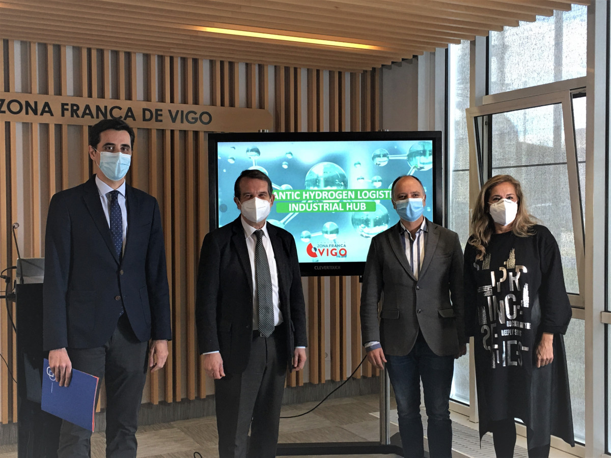 Regades entre el alcalde de Vigo y la presidenta de la Deputaciu00f3n de Pontevedra en la presentaciu00f3n del proyecto de planta