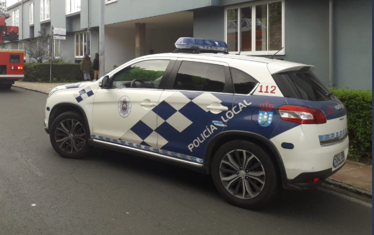 Se olvida donde aparcó el coche con su mujer dentro y tiene que pedir socorro a la Policía de Ferrol