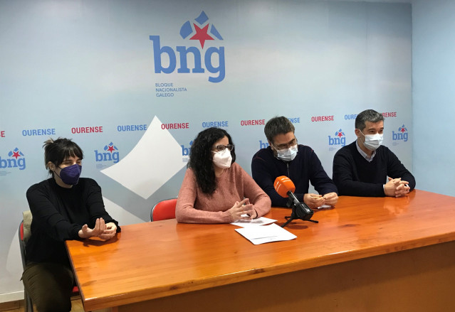 Los diputados autonómicos Noa Presas, Iago Tabarés y María G. Albert y el diputado provincial Bernardo Varela comparecen en rueda de prensa