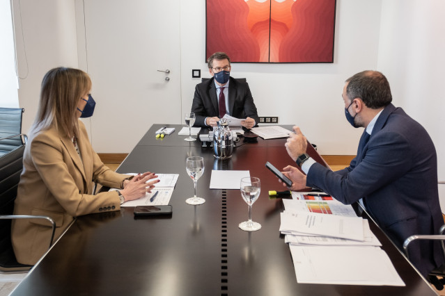 O titular do Goberno galego, Alberto Núñez Feijóo, reúnese por videoconferencia co comité clínico de expertos sanitarios. Despacho do presidente. Edificio Administrativo de San Caetano, Santiago de Compostela, 22/02/21.