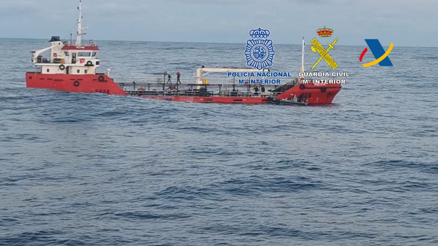 Buque intervenido con casi tres toneladas de droga frente a las costas gallegas.