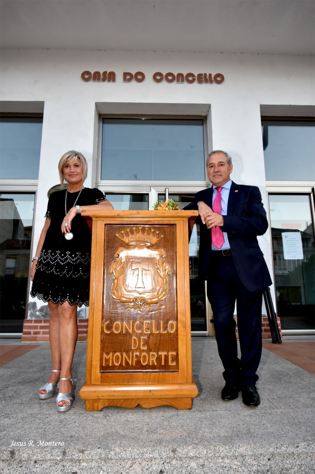 La periodista Julia Otero y el alcalde de Monforte, José Tomé