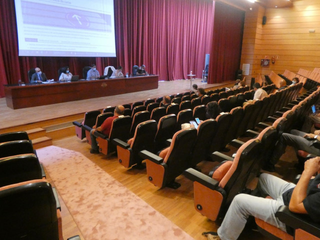 Archivo - El rector de la UDC, Julio Abalde, mantiene una reunión con responsables de los centros de A Coruña y Ferrol