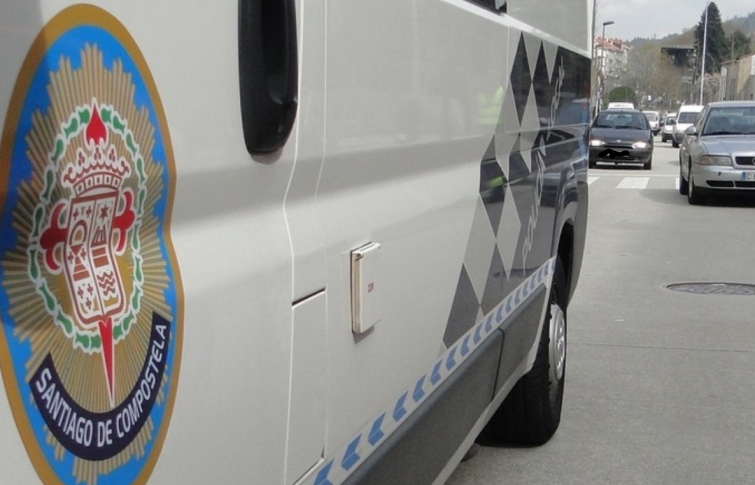 La Policía Local de Santiago atrapa al presunto autor de un atropello que se fugó en Cruceiro da Coruña